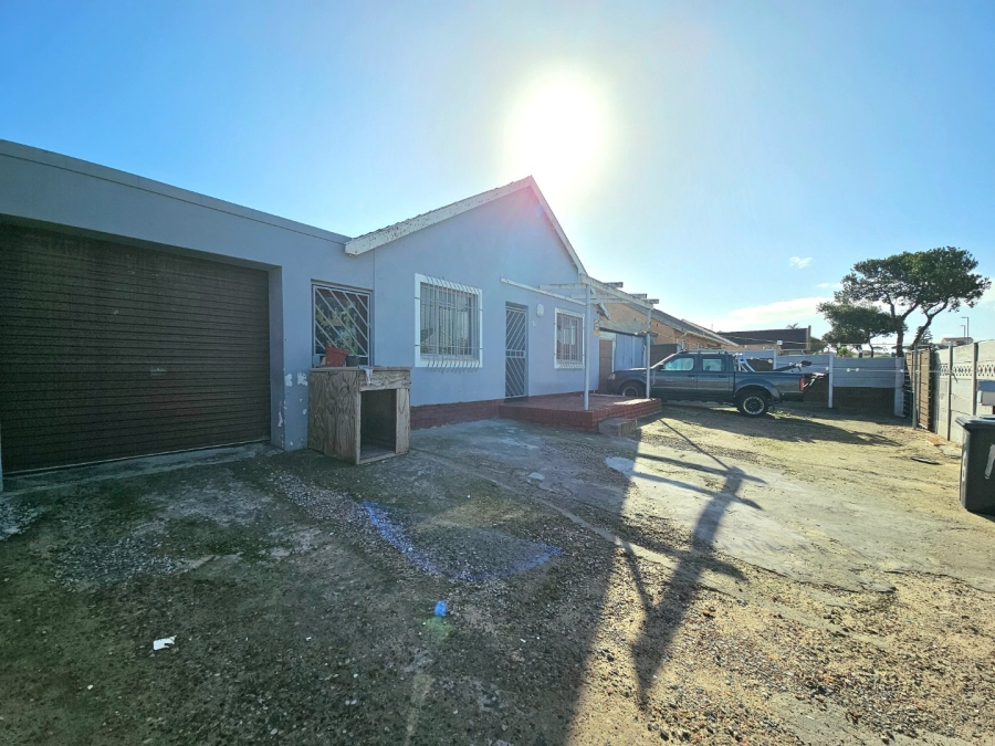 4 Bedroom Property for Sale in Strandfontein Village Western Cape